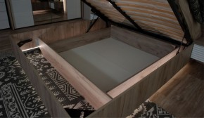 Спальня Джулия Кровать 160 МИ с подъемным механизмом Дуб крафт серый в Красноуральске - krasnouralsk.mebel-74.com | фото